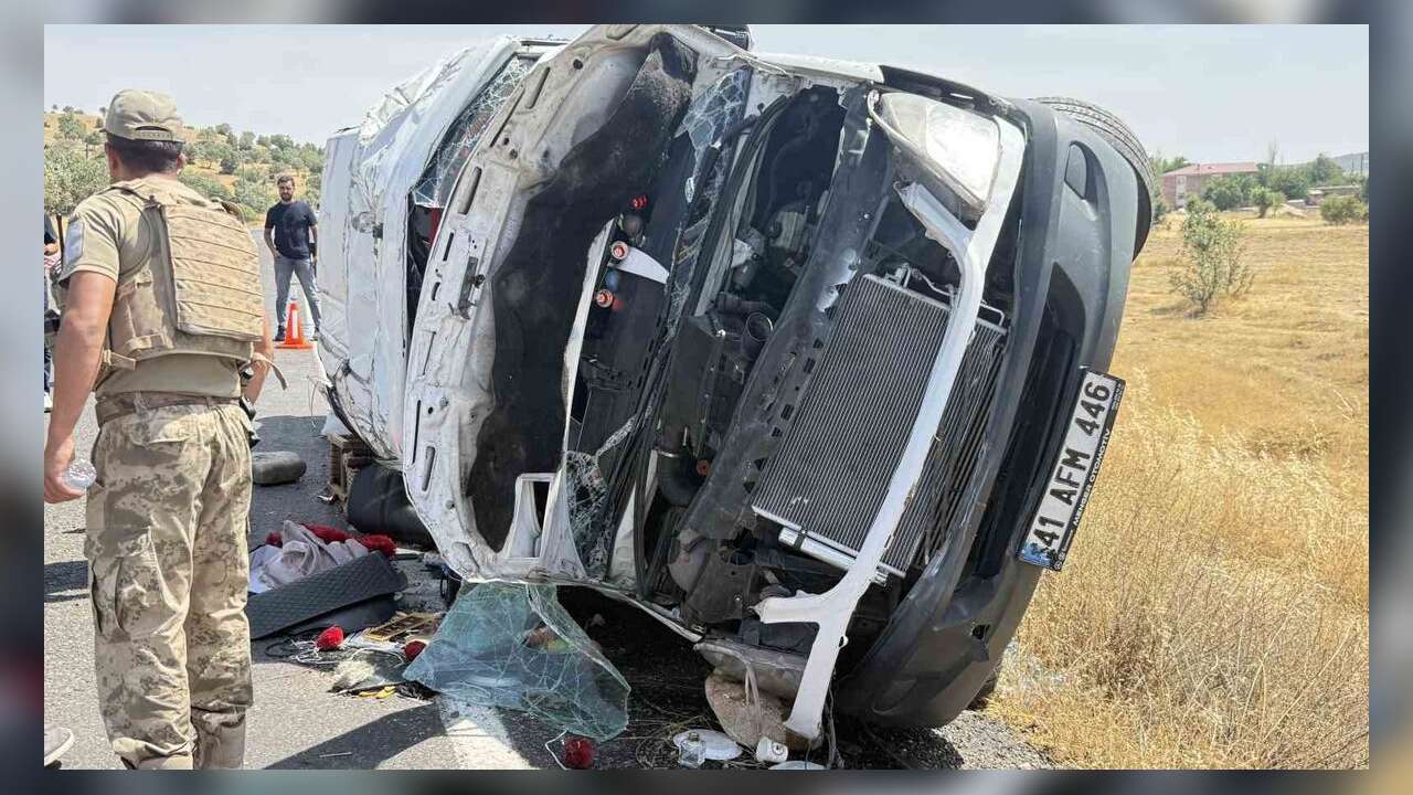 Kazada Minibüs Devrildi, Ölü Sayısı 7’ye Yükseldi