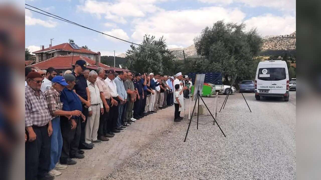 Muğla’da Kıbrıs Gazisi Osman Akça’nın Annesi Son Yolculuğuna Uğurlandı