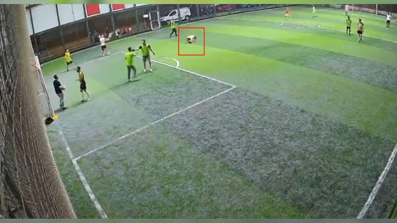 20 Gün Önce Askerden Gelmişti, Halı Sahada Fenalaşıp Hayatını Kaybetti