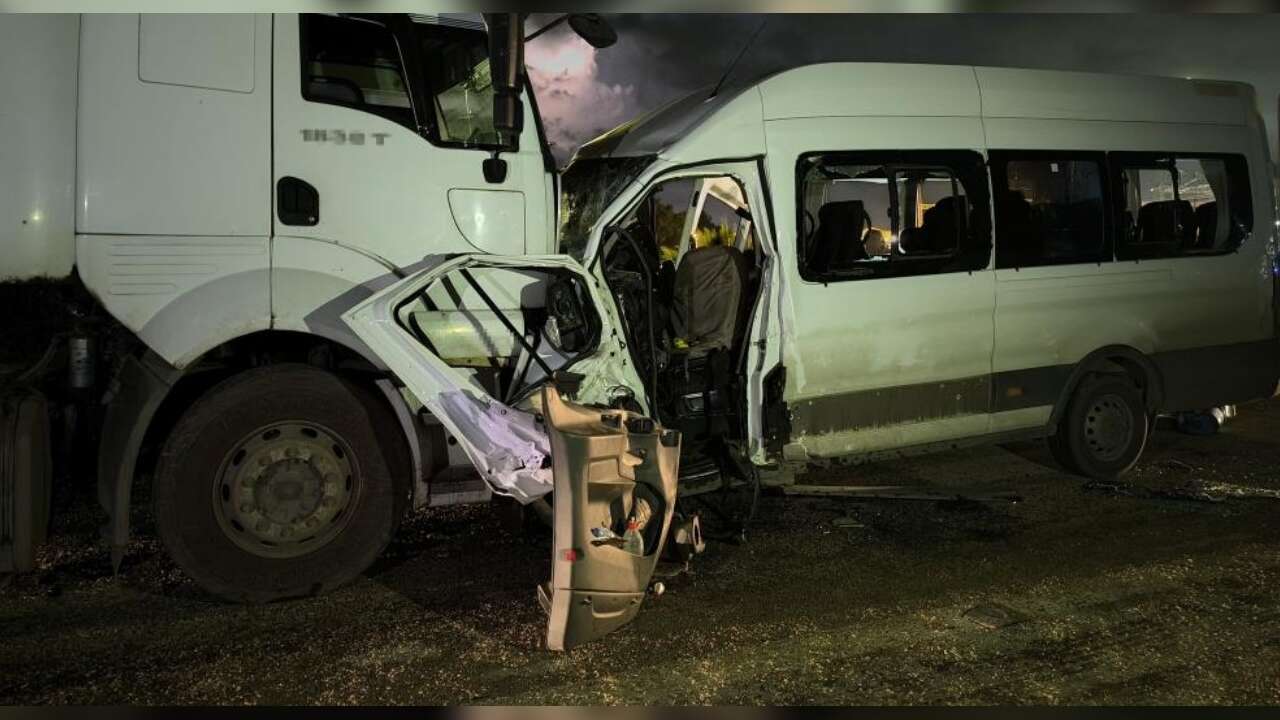 İşçi Servisi TIR’la Çarpıştı: 1 Ölü, 15 Yaralı