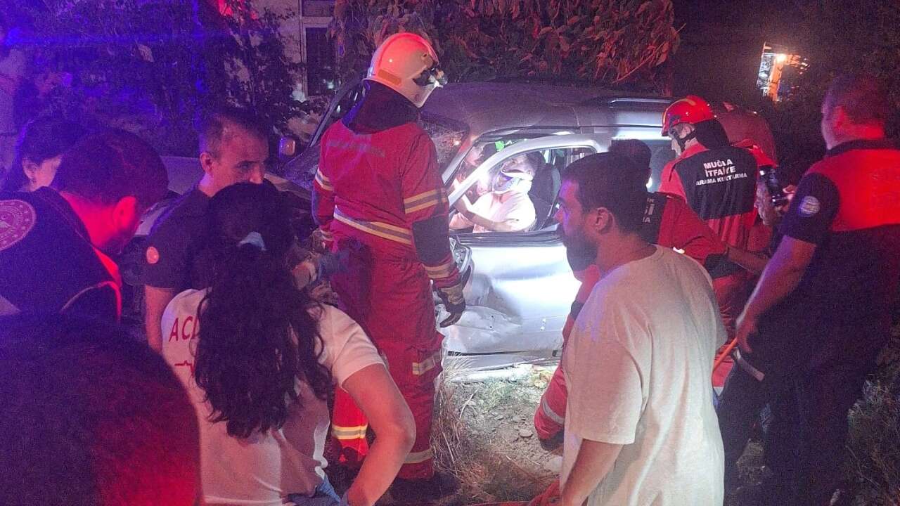 Datça Emecik’te Kaza: Araçta Sıkışan Kişi Kurtarıldı