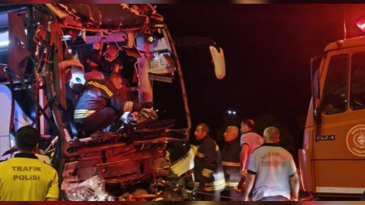 TAG Otoyolu’nda Yolcu Otobüsü Tıra Arkadan Çarptı: 2 Ölü, 17 Yaralı