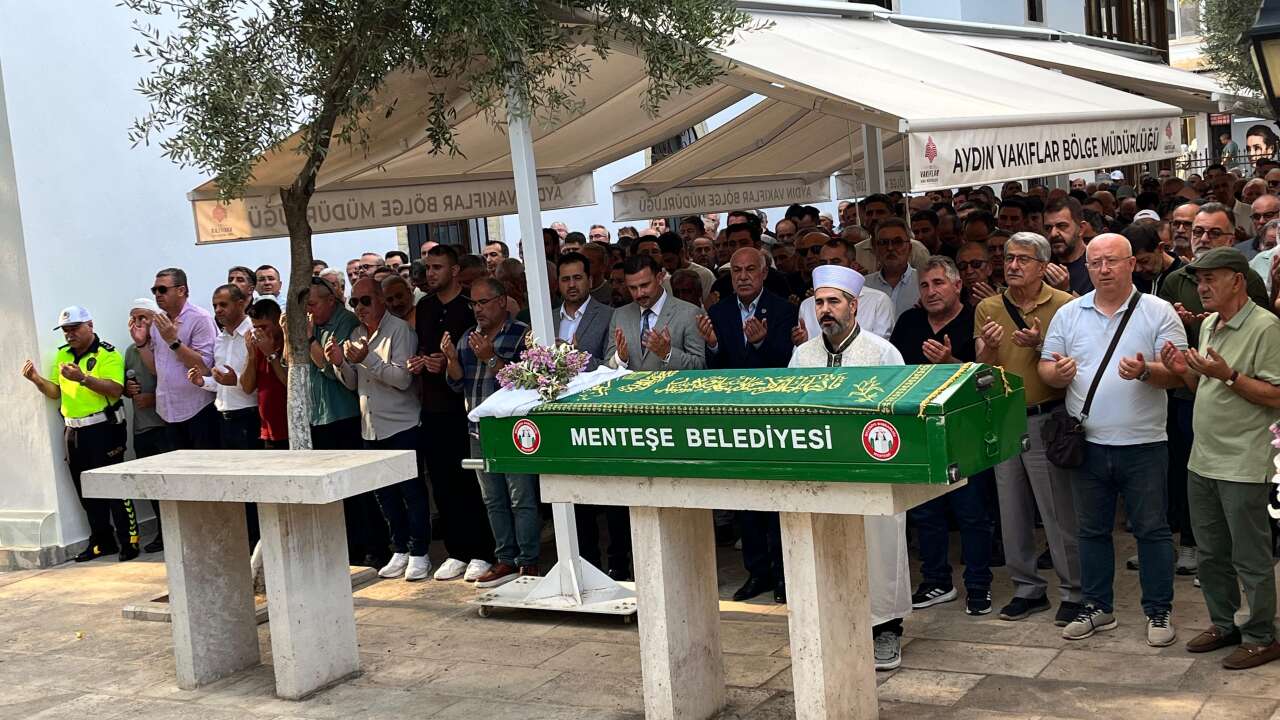 Muğla’da Zeytin Pökün Gözyaşlarıyla Son Yolculuğuna Uğurlandı
