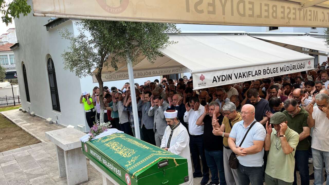 Muğla’da Zeytin Pökün Gözyaşlarıyla Son Yolculuğuna Uğurlandı