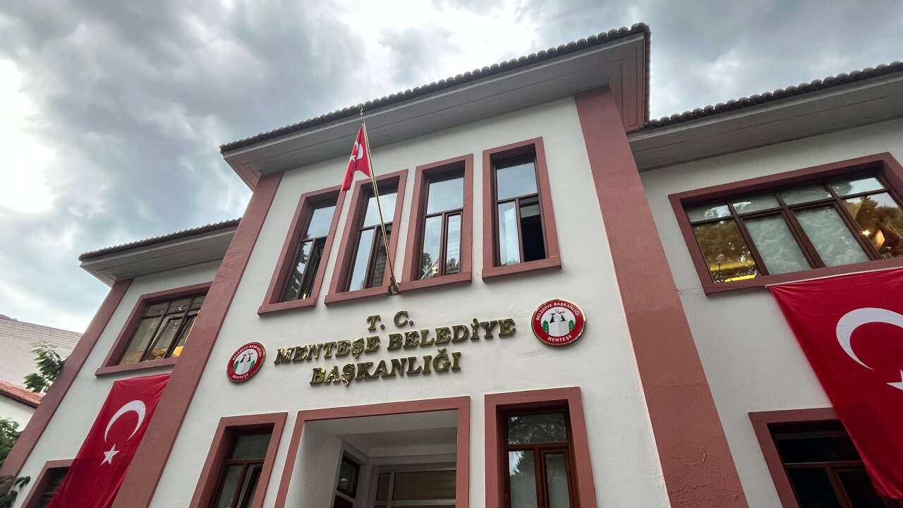 Tapu Kayıtları Tamamlandı: Menteşe Belediyesi Hizmet Binası Resmen Vakfa Devredildi