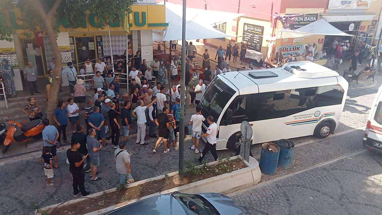 Muğla’da Dolmuşun Çarptığı Yaya Yaralandı