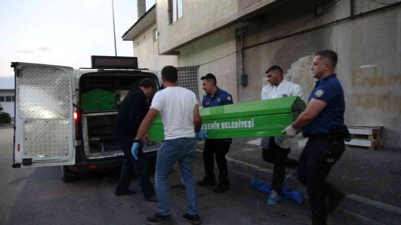 Apartman Dairesinde Bıçaklı Kavga: 1 Ölü, 1 Yaralı