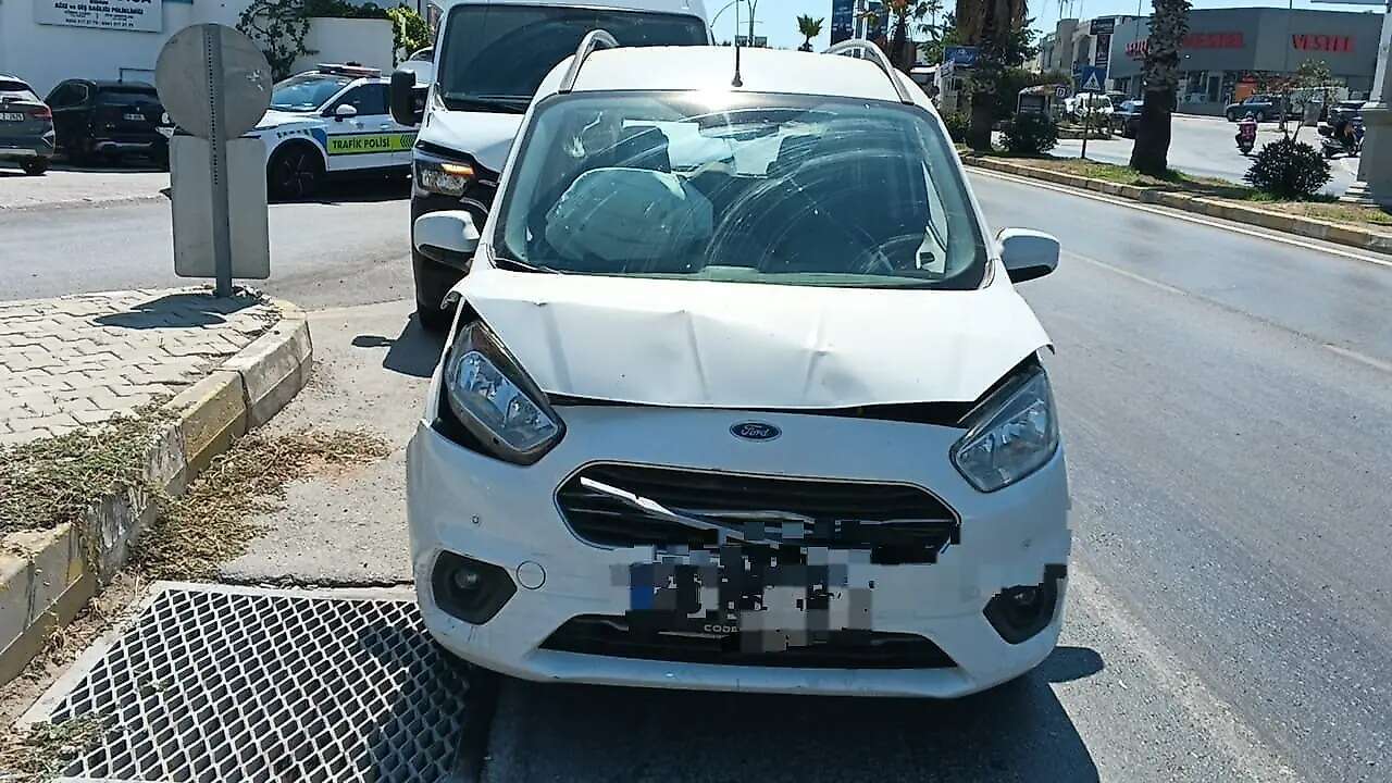 Muğla'da Zincirleme Kaza: 4 Araç Birbirine Girdi