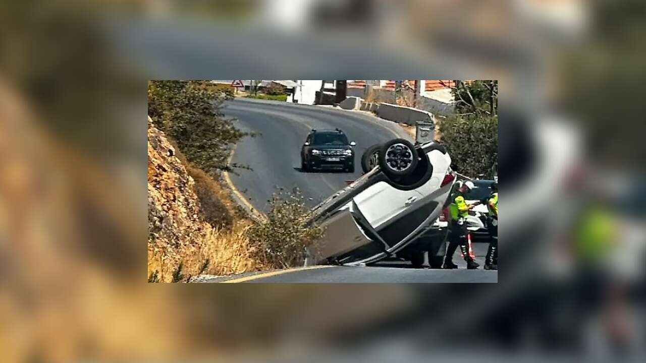 Muğla'da Virajda Kontrolden Çıkan Araç Takla Attı