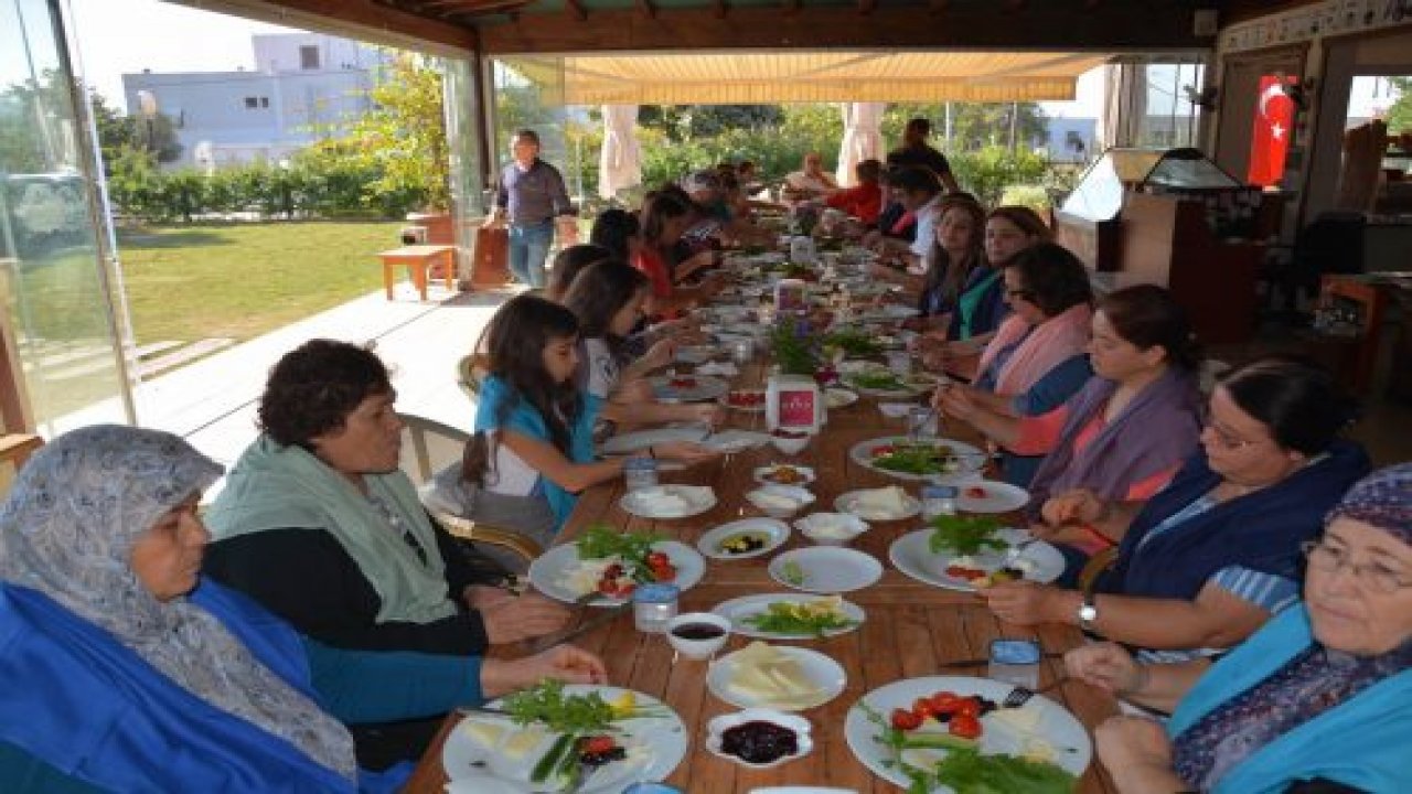 İyi’ler Aydınlı Kadınlarla bir araya geldi