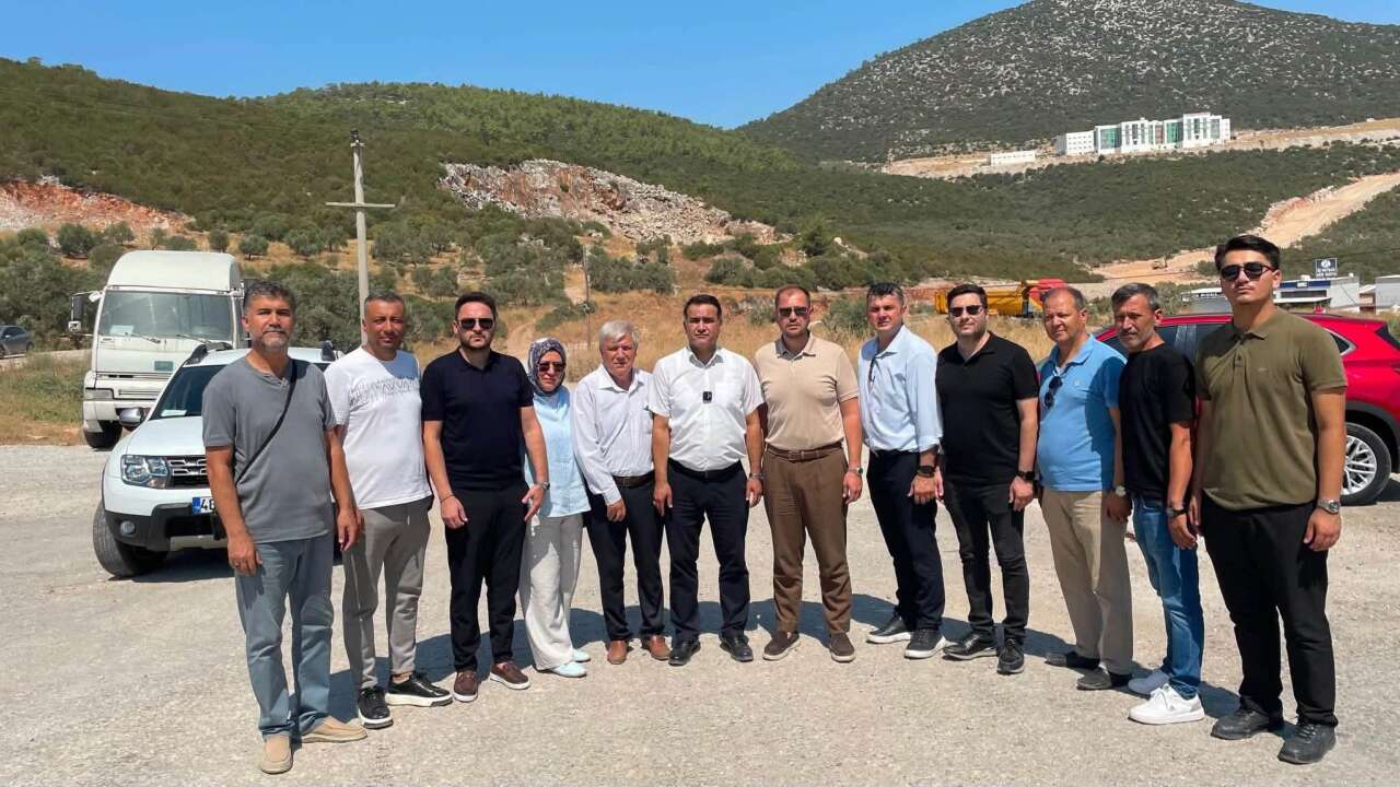 Milas-Bodrum Yolundaki Trafik Yoğunluğu Gündemde: AK Parti Heyeti Karayolları Bölge Müdürüyle Görüştü