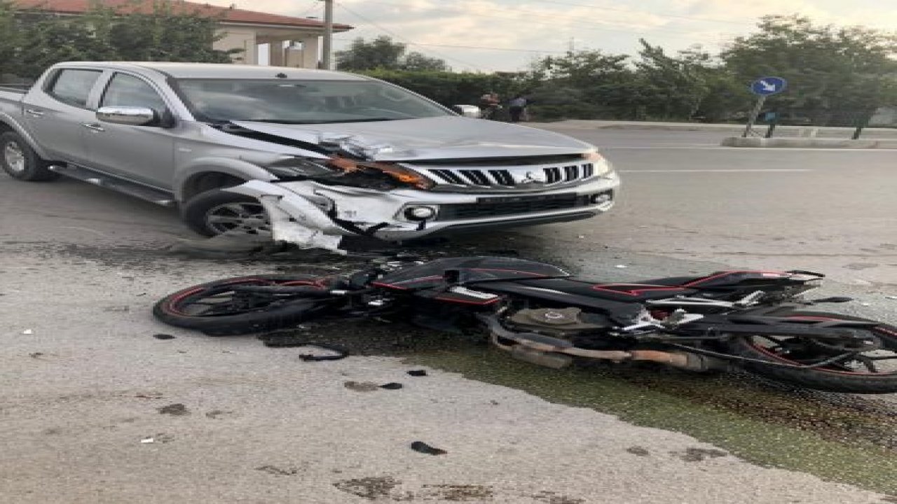 Kamyonete çarpan motosiklet üzerindeki 2 liseli ağır yaralandı