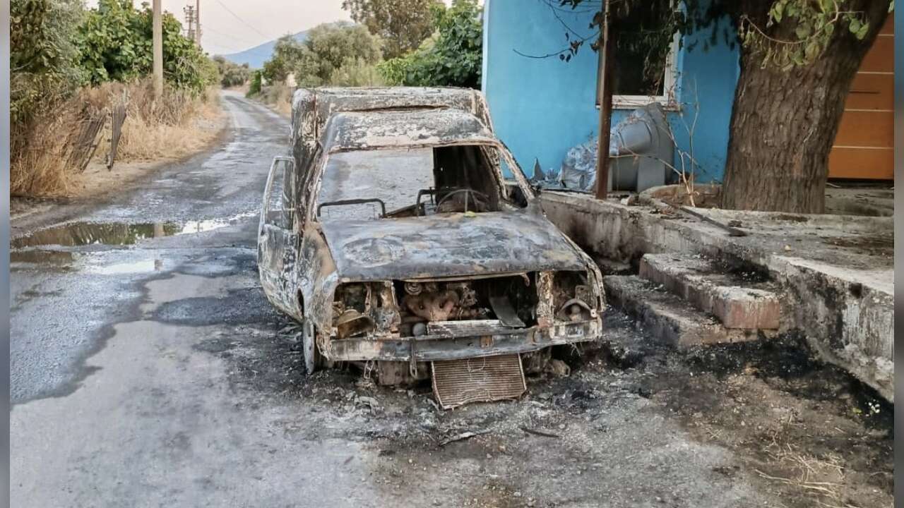 Muğla’da Seyir Halindeki Kamyonet Yanarak Kül Oldu