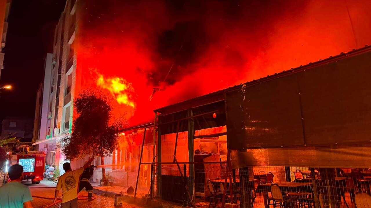 Dalaman’da İş Yeri Yangını: Döner Salonu Tamamen Yandı