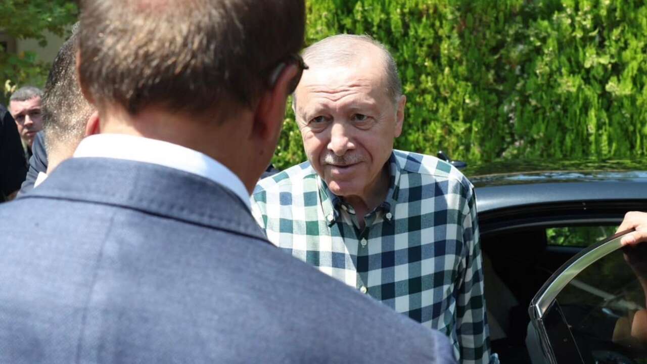 Cumhurbaşkanı Erdoğan’dan Yeni Evlenen İmamın Eşine Hediye