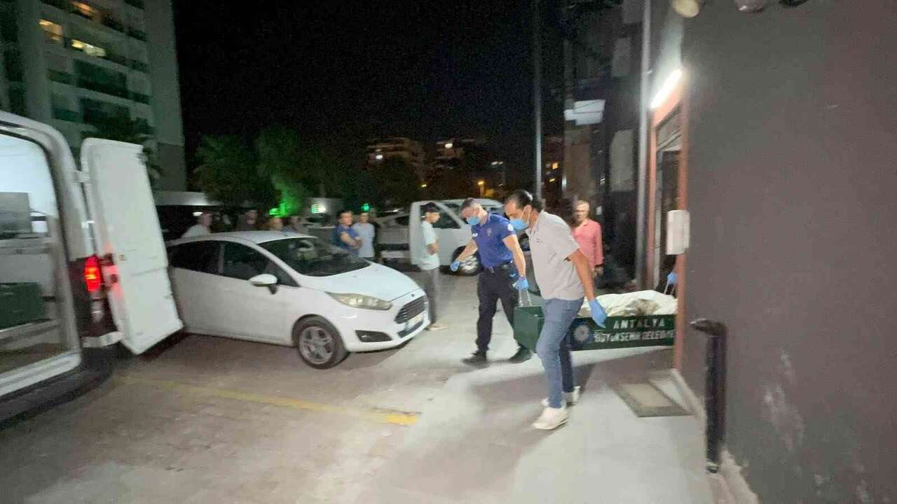 Kötü Koku Gerçeği Ortaya Çıkardı Norveç asıllı Adam Yatağında Ölü Bulundu