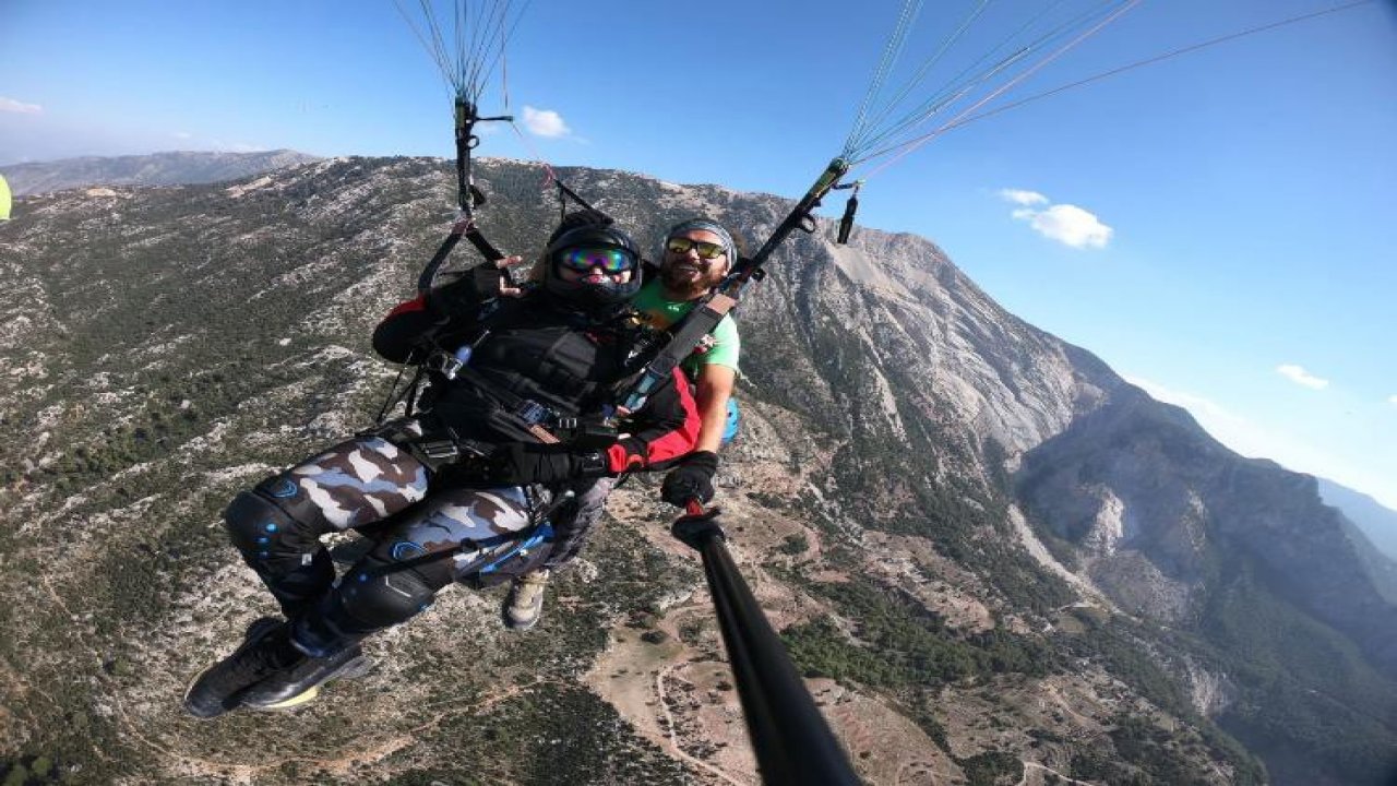 Hayko Cepkin paraşütten atladı