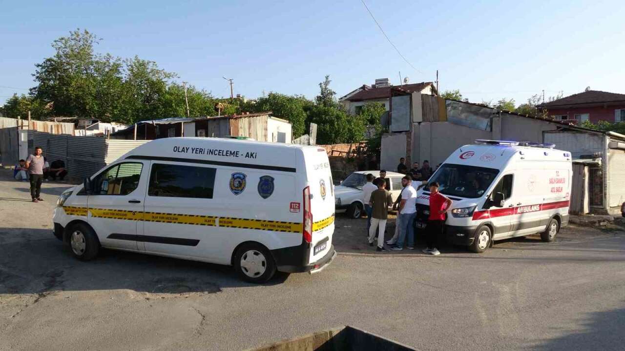 48 Yaşındaki Saim Ulutaş Asmanın Altında Öl* Bulundu