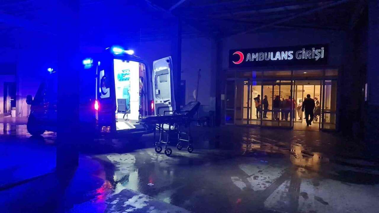Minibüs Bariyerleri Aşıp Tarlaya Uçtu: 1 Can Kaybı