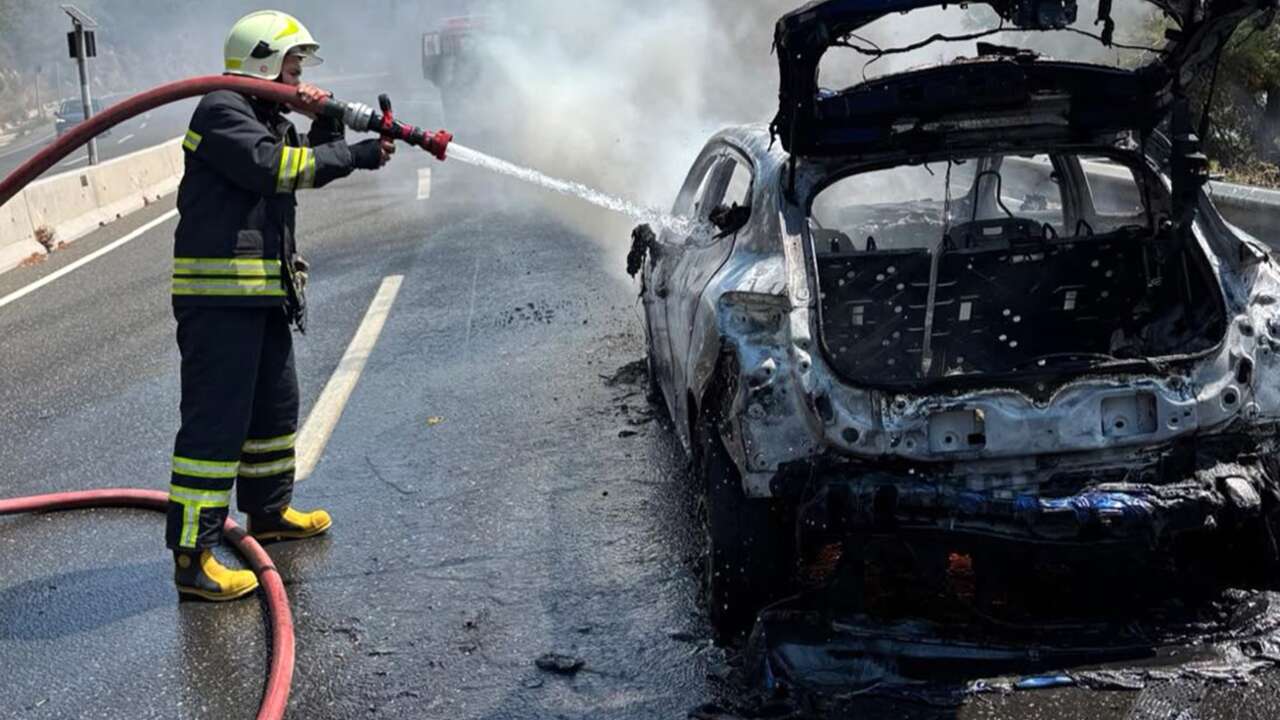 Sakar Geçidi’nde Yanan Araç Kullanılmaz Hale Geldi
