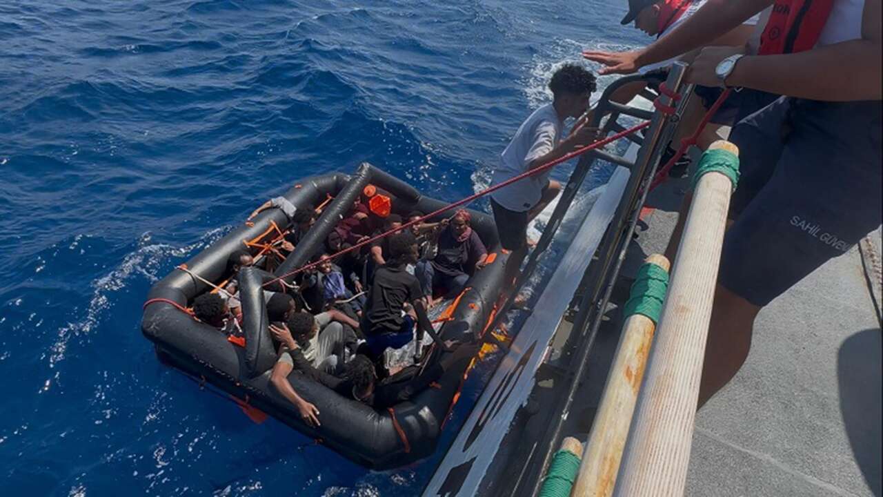 Marmaris Açıklarında 16 Düzensiz Göçmen Kurtarıldı