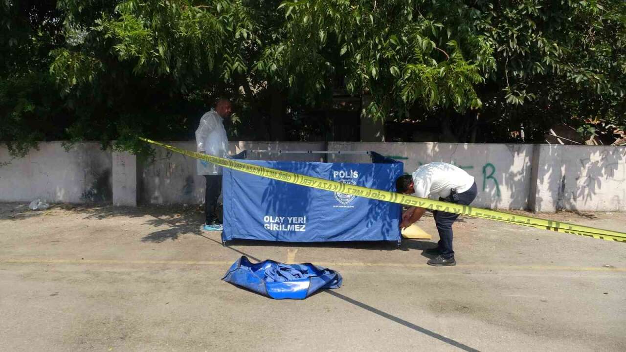 Pazar Alanında Bir Şahıs Ölü Bulundu, Kimliği Parmak İzinden Belirlendi