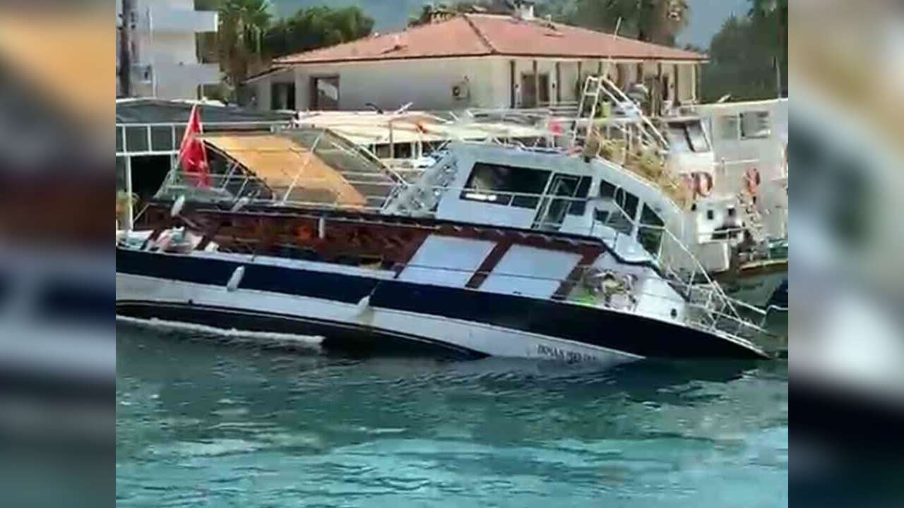Akyaka’da Tur Teknesi Kabusu Gece Saatlerinde Su Alıp Yan Yattı