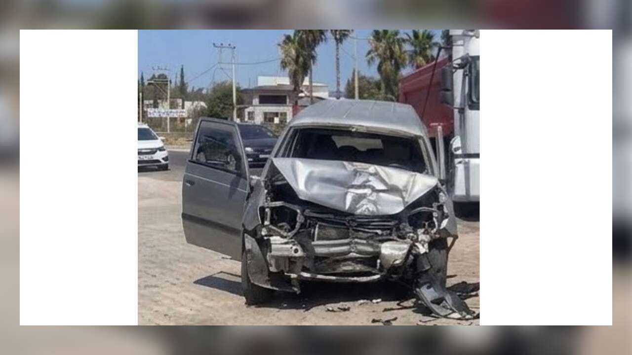 Muğla’da TIR ile Hafif Ticari Araç Çarpıştı: Sürücü Araçta Sıkıştı