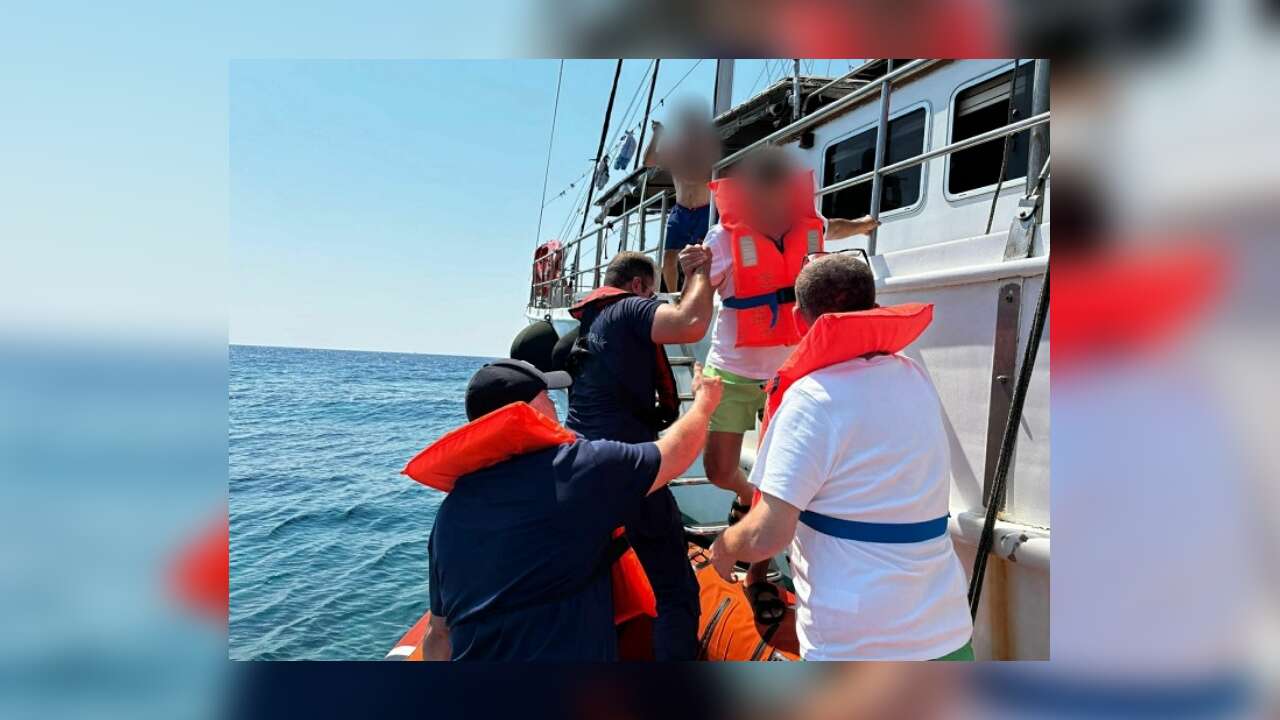 Sahil Güvenlik Ekipleri Marmaris'te 11 Kişiyi Kurtardı