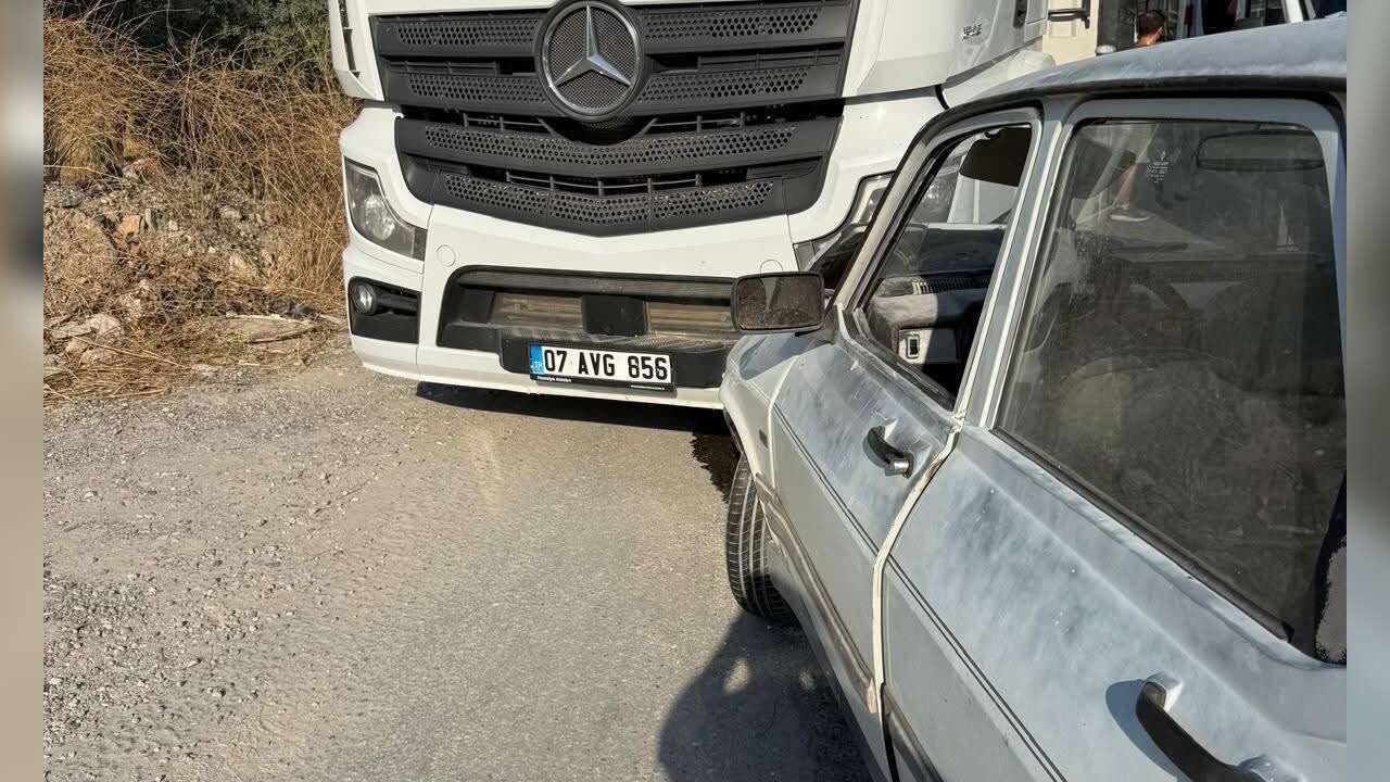 Yatağan’da TIR ile Otomobil Çarpıştı: 4 Kişi Yaralandı