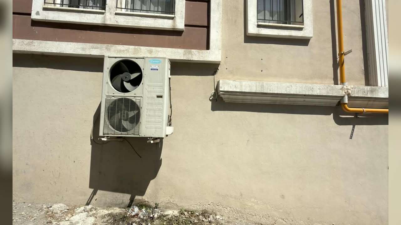 Muğla’da Açıkta Kalan Elektrik Kablosuna Tekniker Müdahale Etti