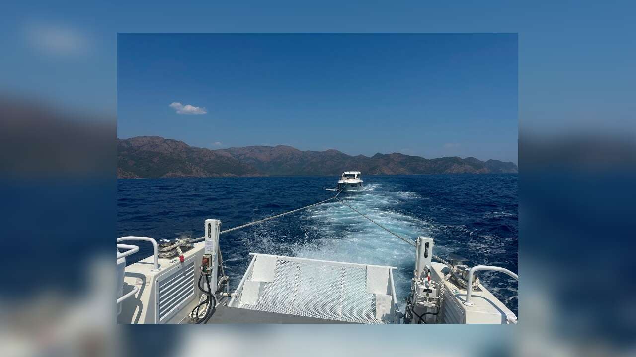 Muğla Açıklarında Motor Yatta Bulunan 7 Kişi Kurtarıldı