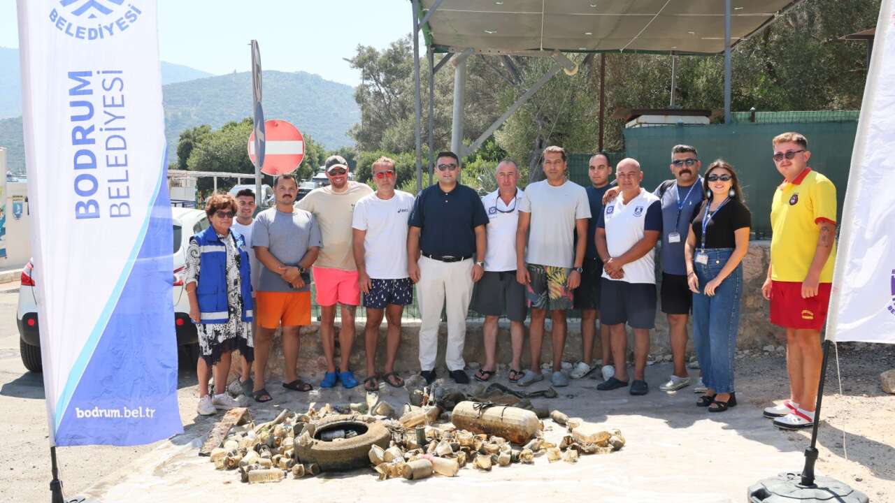 Bodrum’da Deniz Dibinden 75 Kilogram Atık Çıkarıldı