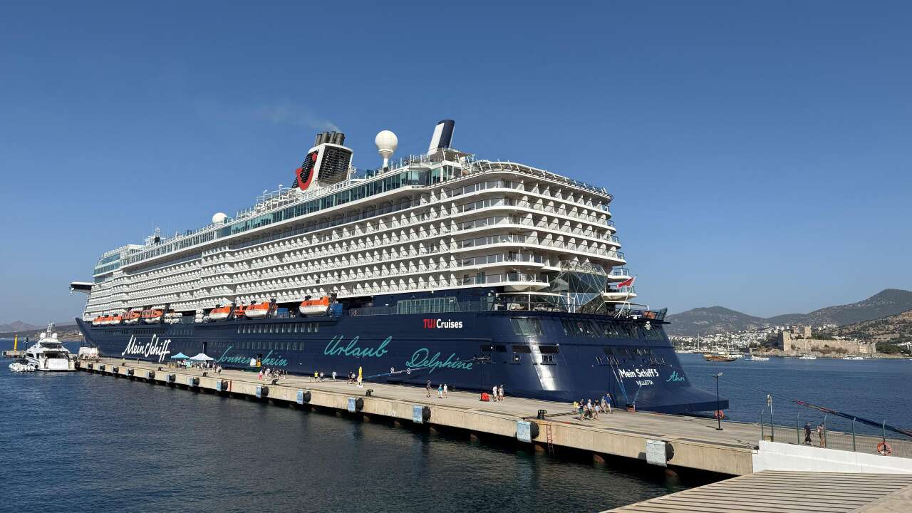 Mein Schiff 5 Bodrum Limanı’na Geldi