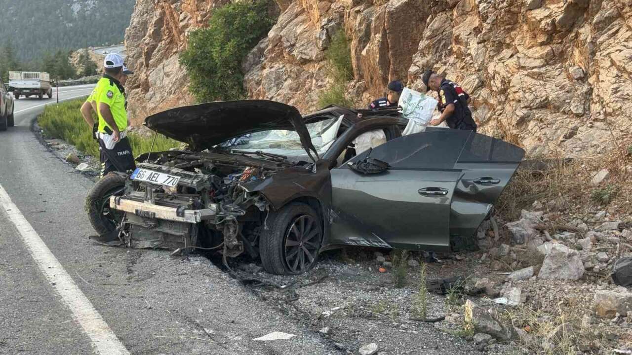 Tatil Dönüşü Kaza: 47 Yaşındaki Öğretmen Yaşamını Yitirdi