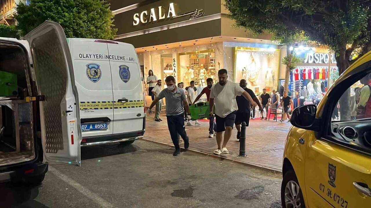 Otel Çalışanları Fark Etti İsveçli Turist Odasında Ölü Bulundu