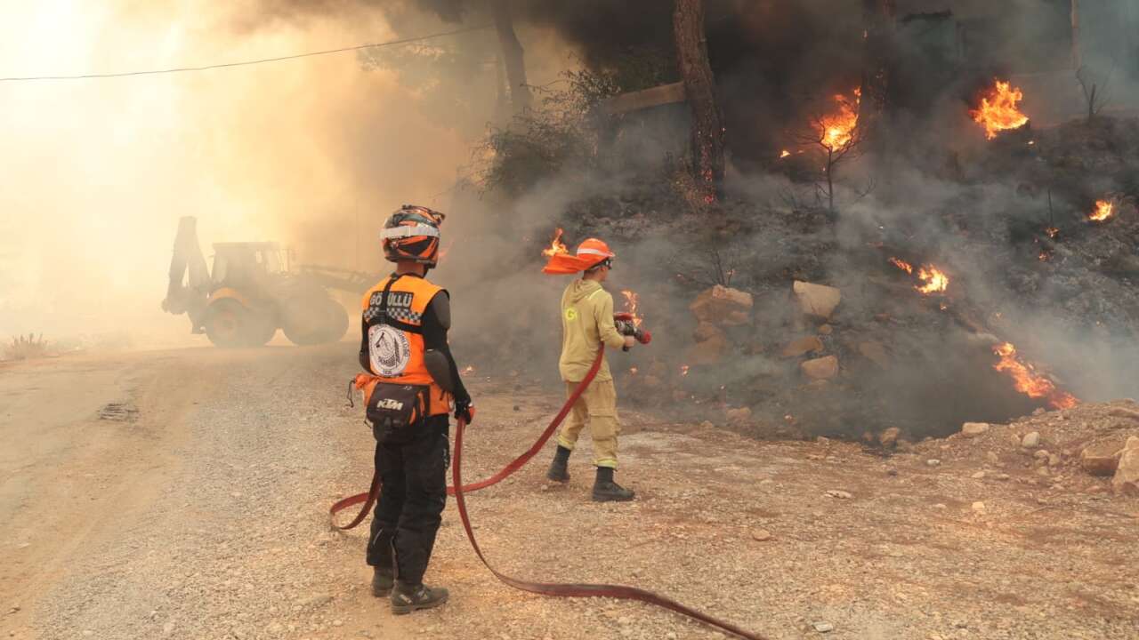 Seydikemer’de Başlayan Orman Yangını Kaş’a Sıçradı: 4 Uçak, 16 Helikopter ve 853 Personel Görevde