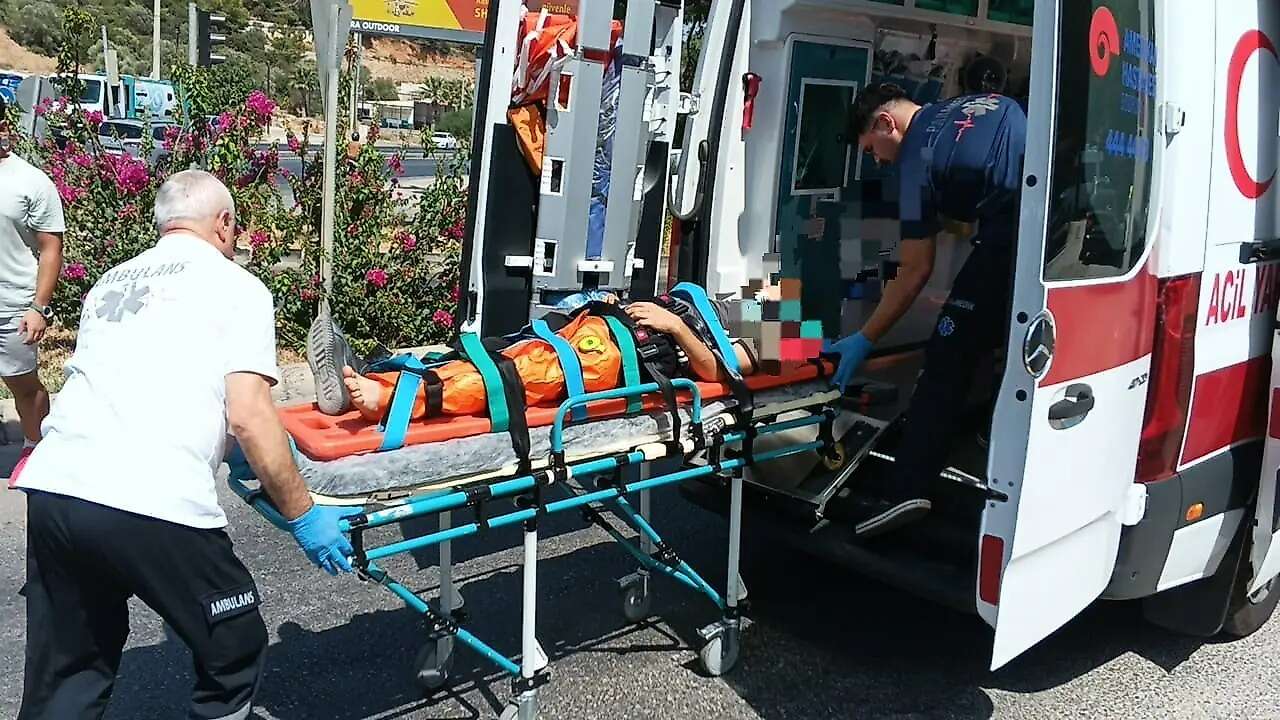 Muğla’da Motosiklet Sürücüsü Refüje Savruldu