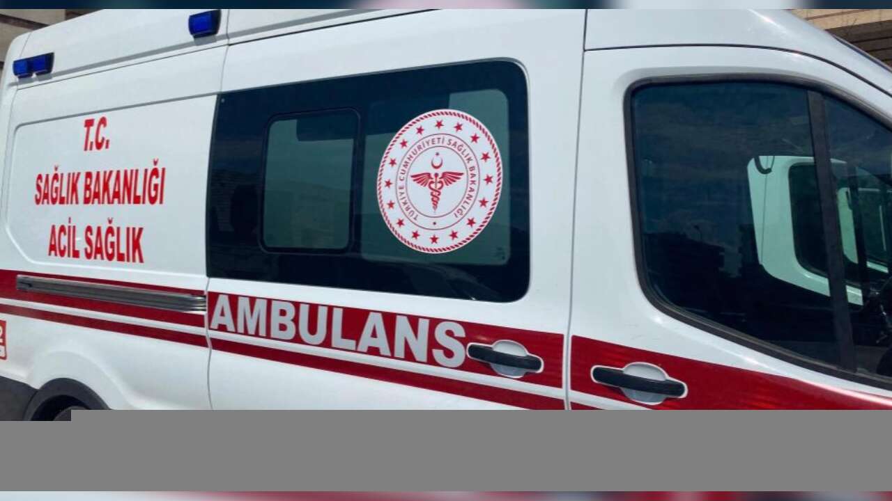 Komşuları Kötü Kokudan Şüphelendi: Evinde Ölü Bulundu