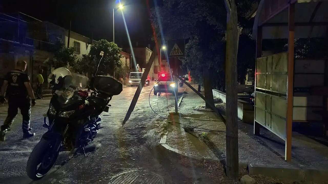 Muğla’da Direk Kazası, Telekom Direği 3 Parçaya Ayrıldı