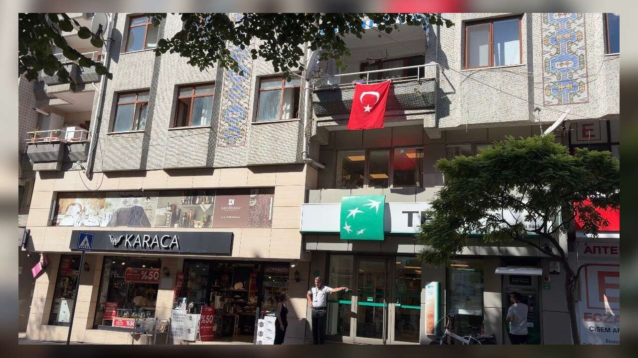 Görme Engelli Adam Evinin Balkonundan Düştü Hayatını Kaybetti