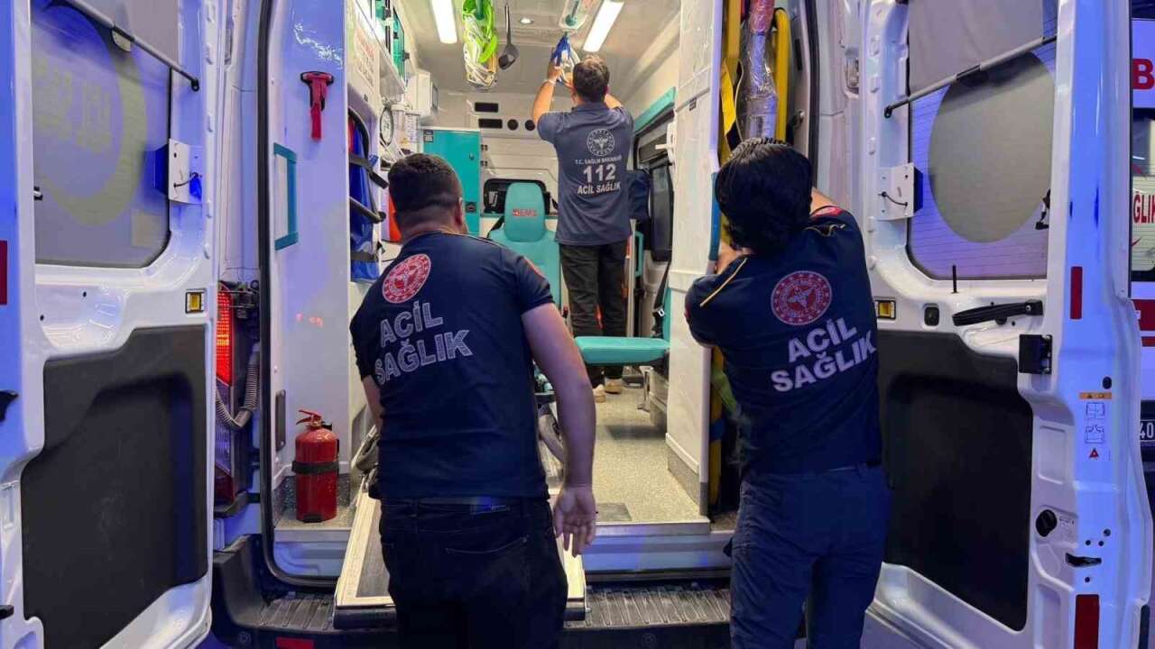 Bıçaklı Şakalaşma Korkuttu: 18 Yaşındaki Genç Yaralandı