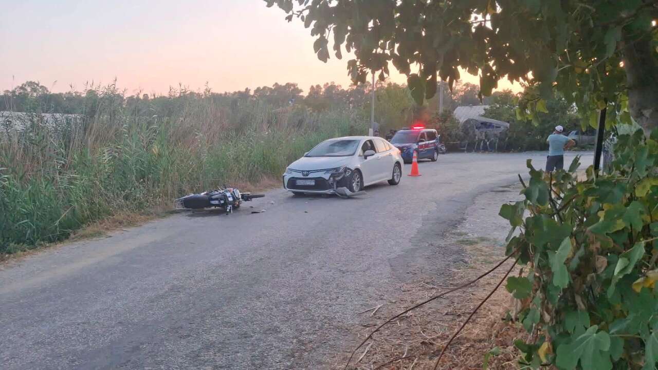 Muğla’da Virajı Alamayan Motosiklet Otomobile Çarptı: 1 Ağır Yaralı