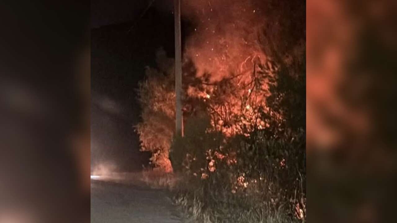 Muğla’da Geceyi Aydınlatan Yangın: Samanlıkta Alevler Yükseldi