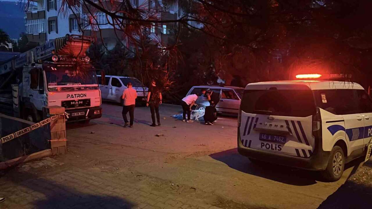 56 Yaşındaki Adam Karısını Öldürüp İntihar Etti