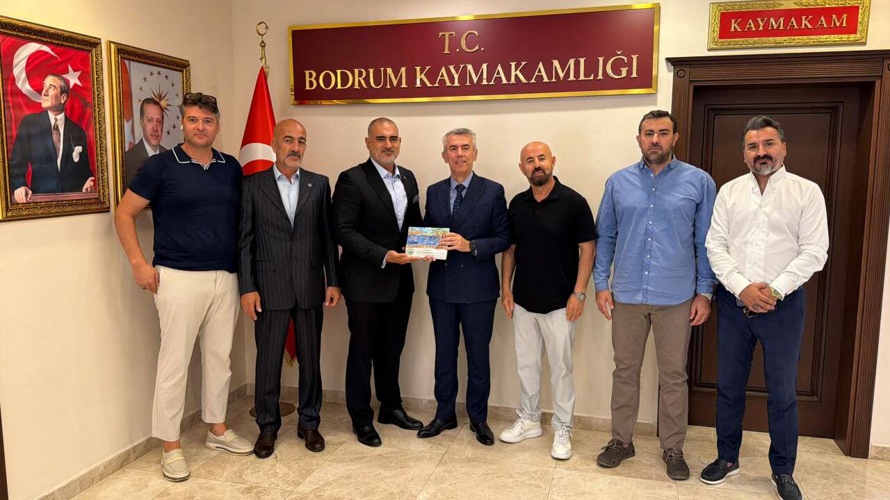 BODRUMKAİDER’den Bodrum Protokolüne Ziyaret: Fahri Hemşehrilik Plaketleri Takdim Edildi