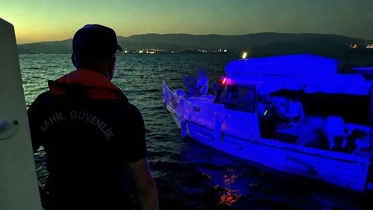 Milas Açıklarında Korku Dolu Anlar, Sürüklenen Teknede 2 Kişi Kurtarıldı