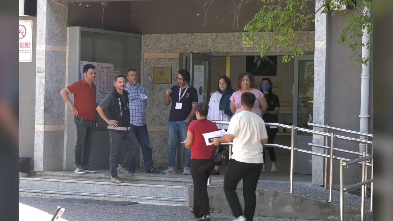 Muğla’da KPSS’ye 2 Dakika Kala Polis Desteği, Motorize Trafik Ekipleri Öğrenciyi Sınava Yetiştirdi