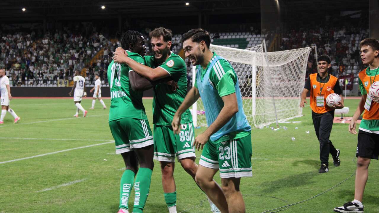 Tarihi Gecede Muğlaspor, Evinde Vanspor FK ile Puanları Paylaştı