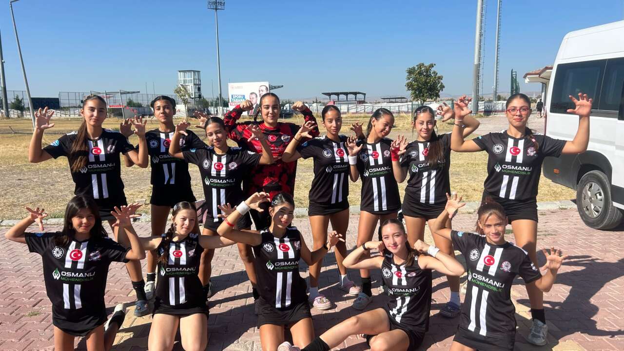 Muğla’nın Kızları U14 Hokey Ligi’nde Çeyrek Finale Yükseldi